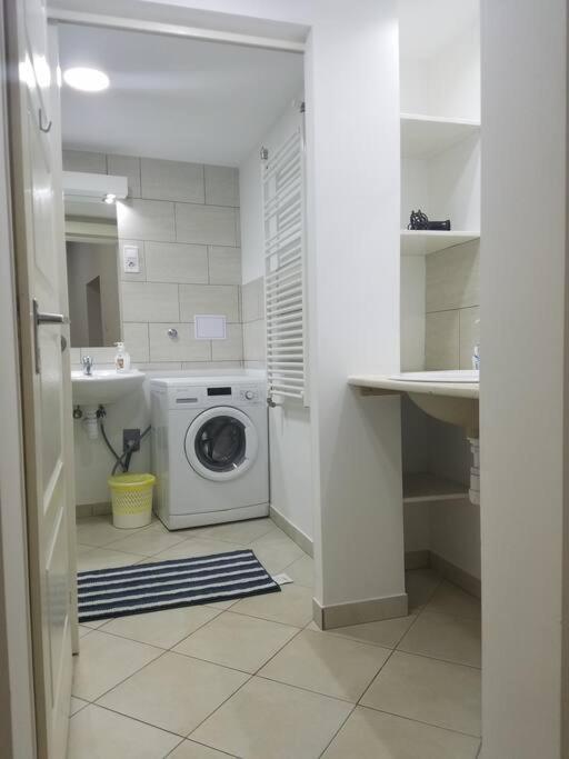 Big Cozy - Skyfall Apartment 3 Bdrm 6 Beds 1&Half Baths Budapest Extérieur photo